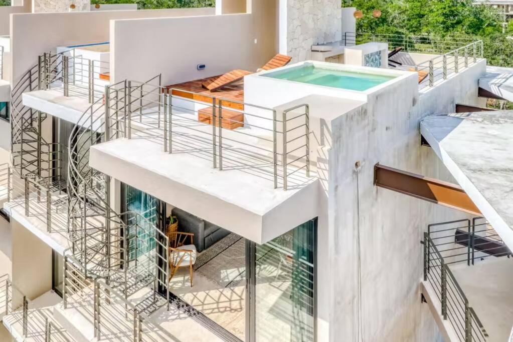 304 Amena Romantic Jungle Ph W/ Private Pool & Gym Apartment *