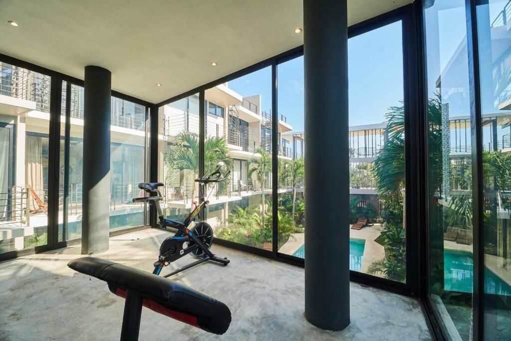 304 Amena Romantic Jungle Ph W/ Private Pool & Gym Apartment